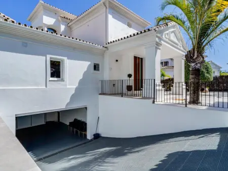 Villa spacieuse, vue montagne - 12 pers., Location Villa 12 personnes à Marbella - Photo 12