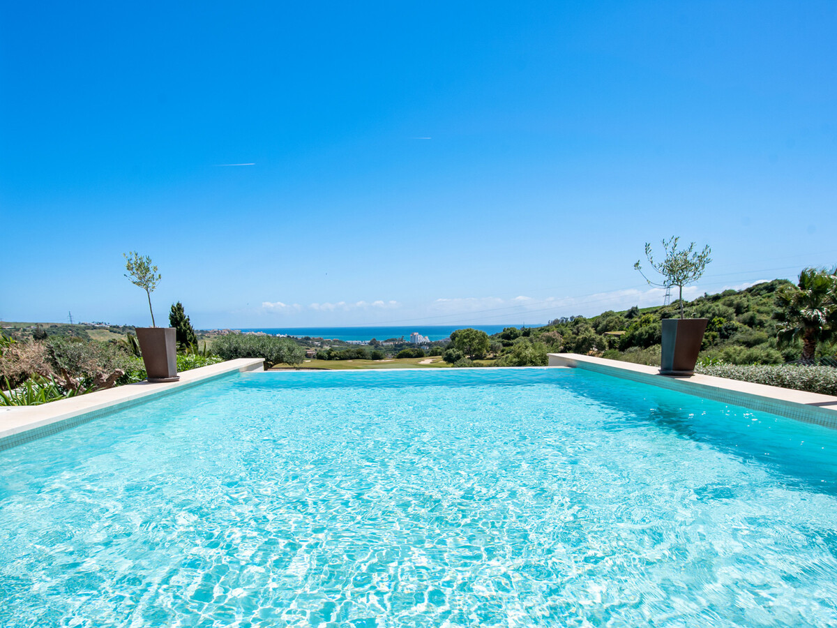 Villa Calma : 4 chambres, piscine et vue lac à Estepona - Photo 2