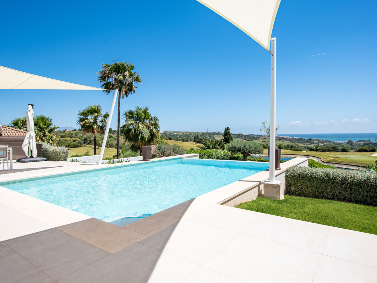 Villa Calma : 4 chambres, piscine et vue lac à Estepona - Photo 3