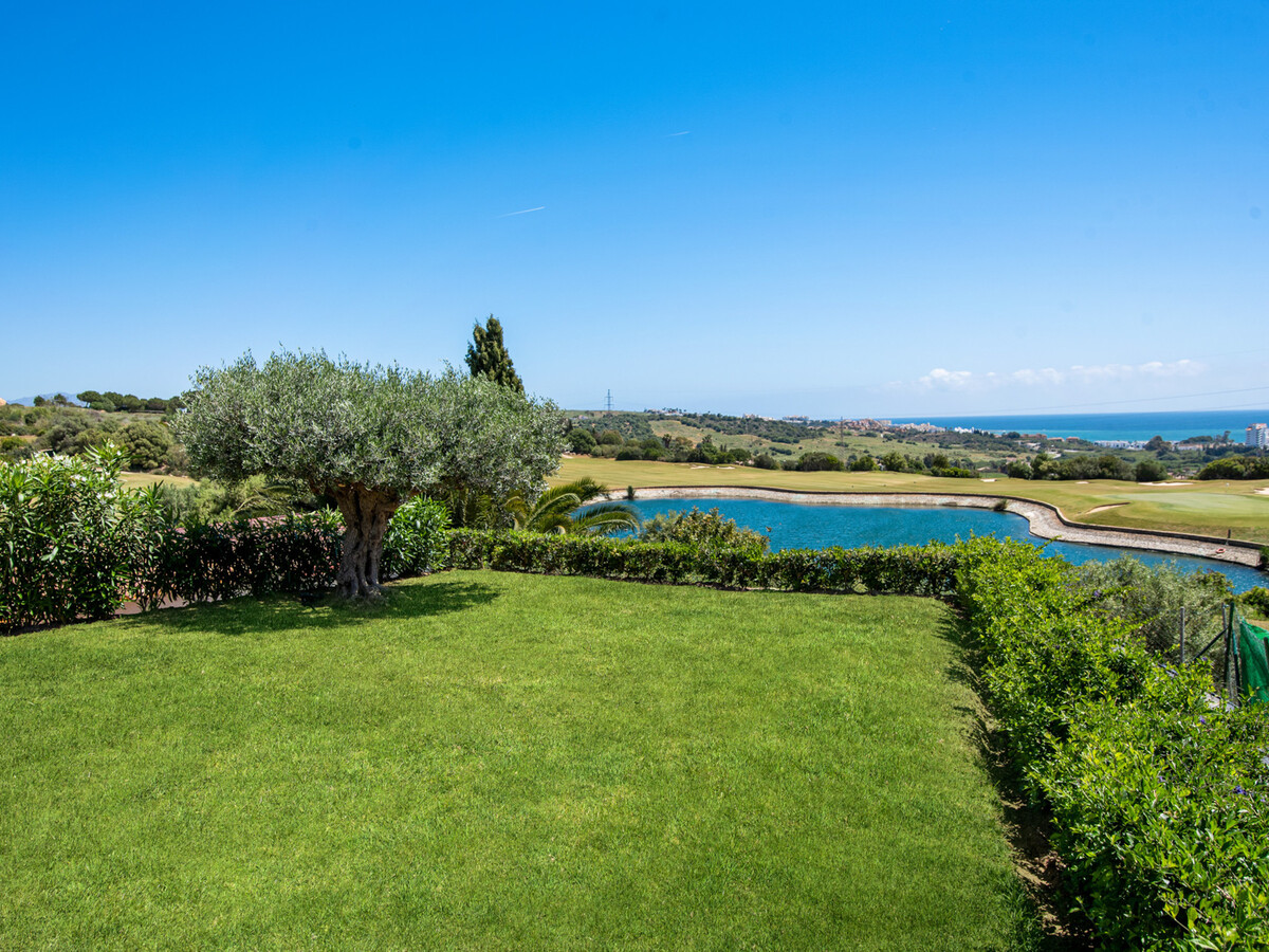 Villa Calma : 4 chambres, piscine et vue lac à Estepona - Photo 6