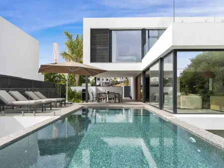 Villa Alba – 4 chambres, piscine privée face au golf