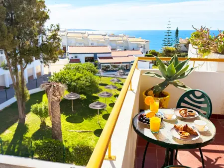 Appartement vue mer à Porches avec piscine et terrasse : photo 23