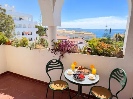 Appartement vue mer à Porches avec piscine et terrasse : photo 26