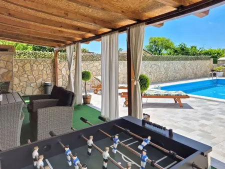 Maison Denis avec piscine privée à Benkovac