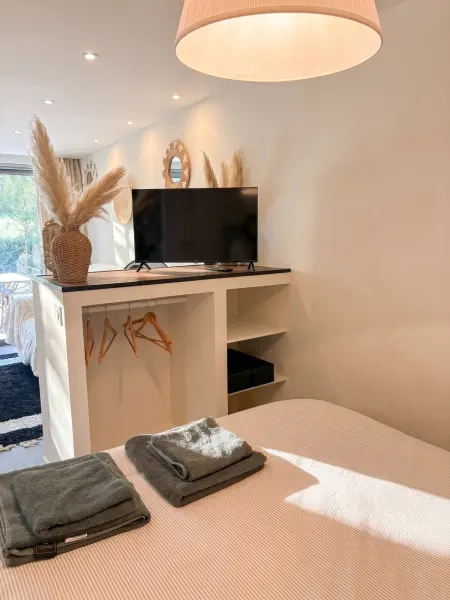 Studio 28 m² avec terrasse et jardin clôturé à Carignan-de-Bordeaux : photo 7