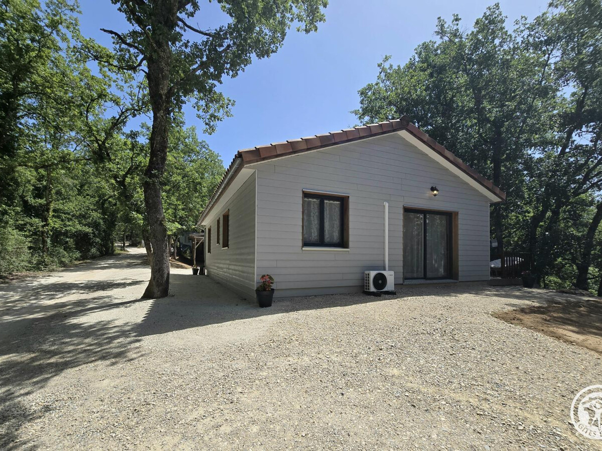 Chalet en bois Montignac-Lascaux, terrasse et carport - Photo 14