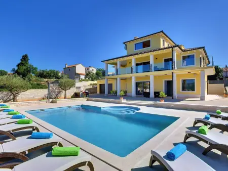 Villa Rachele, 7 chambres avec piscine privée à Rakalj
