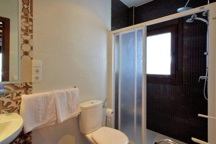Villa Sara, maison avec jacuzzi privé et vue Méditerranée - Photo 18