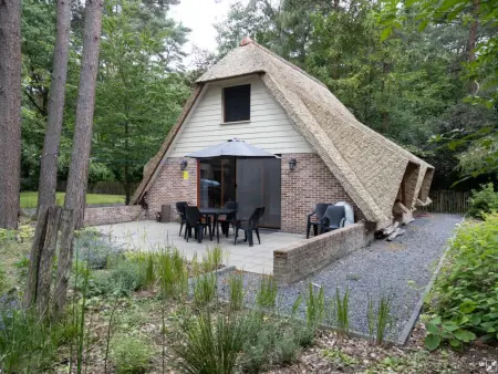 Location maison à Rekem, Maison au toit de chaume au cœur de la nature