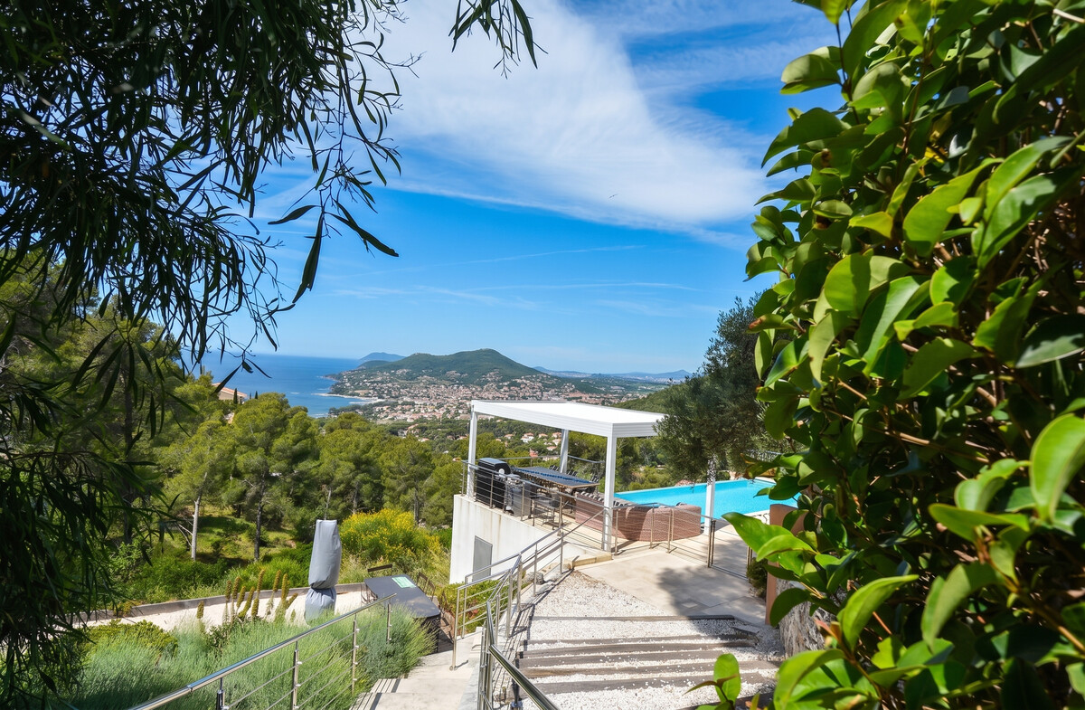 Rez-de-villa 150 m² avec piscine privée et sauna à Carqueiranne - Photo 2