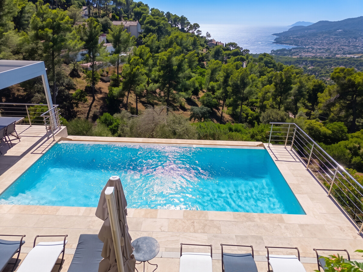 Rez-de-villa 150 m² avec piscine privée et sauna à Carqueiranne - Photo 3