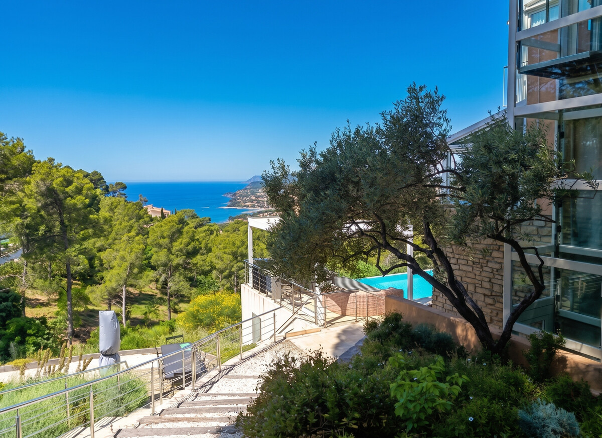 Rez-de-villa 150 m² avec piscine privée et sauna à Carqueiranne - Photo 7