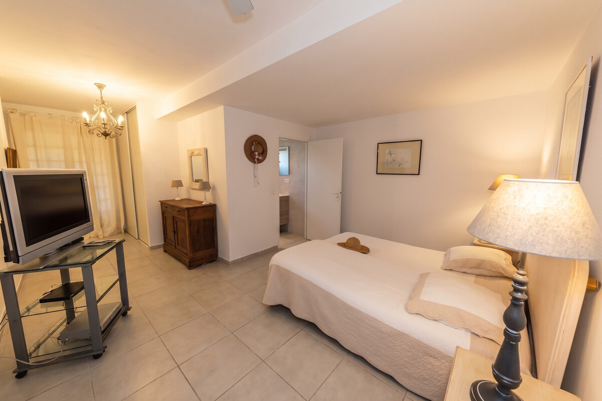 Rez-de-villa 150 m² avec piscine privée et sauna à Carqueiranne - Photo 27