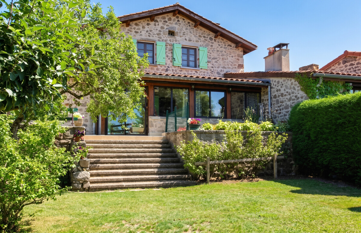 Maison 150 m² avec jardin clôturé à Saint-Pal-de-Chalencon - Photo 2