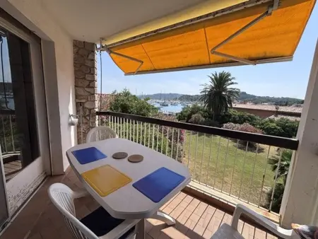 Appartement 4 pers. à Porquerolles, vue port et nature : photo 2
