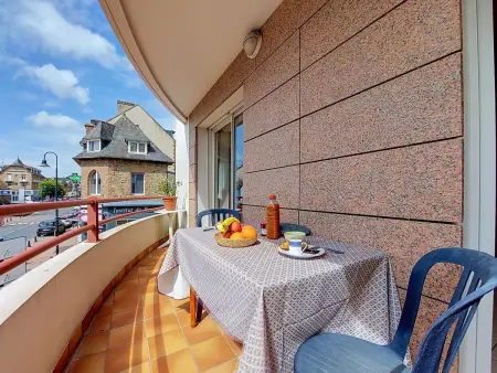 Location appartement à Perros Guirec, Hotel de Ville