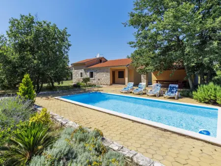 Erminia – Maison avec piscine privée à Svetvinčenat : photo 1