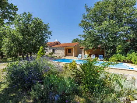 Erminia – Maison avec piscine privée à Svetvinčenat : photo 26