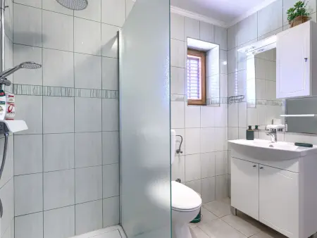 Erminia – Maison avec piscine privée à Svetvinčenat : photo 36