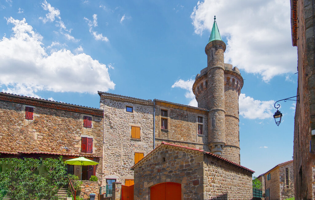 Maison dans la tour historique du château à Pélussin - Photo 2