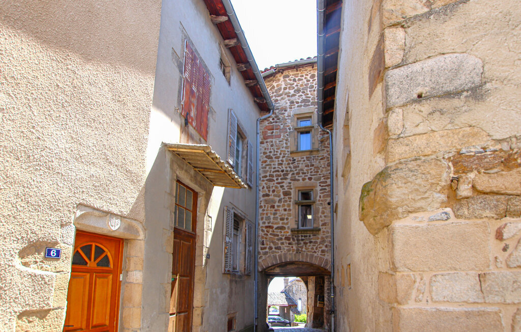 Maison dans la tour historique du château à Pélussin - Photo 9