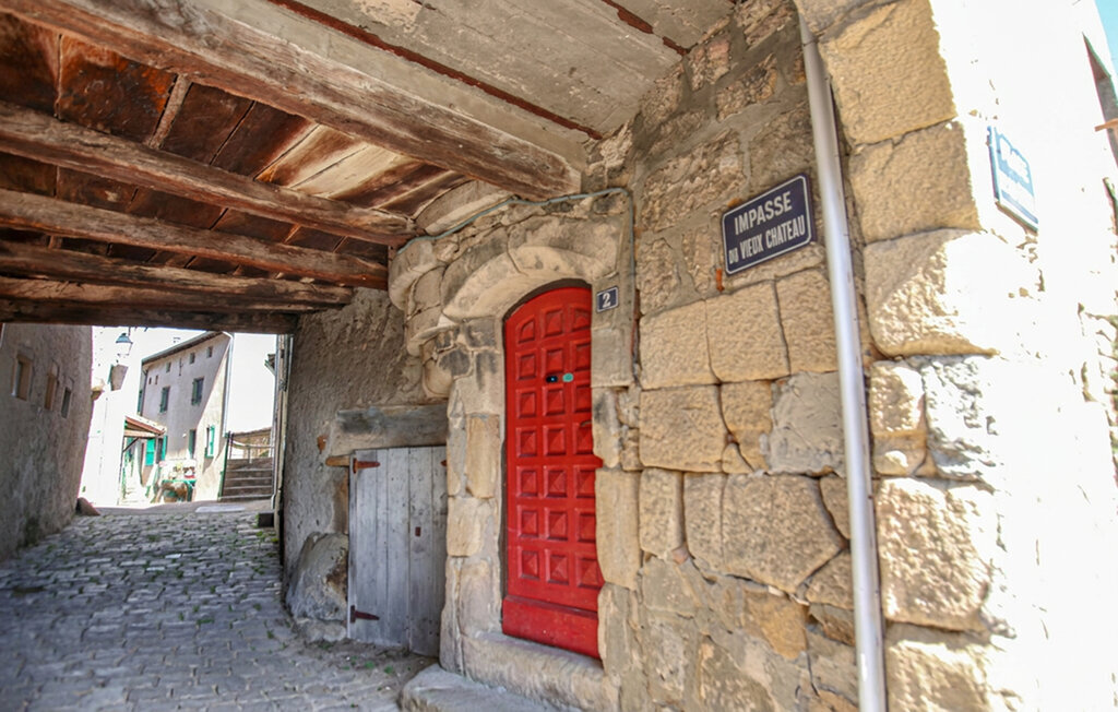 Maison dans la tour historique du château à Pélussin - Photo 11
