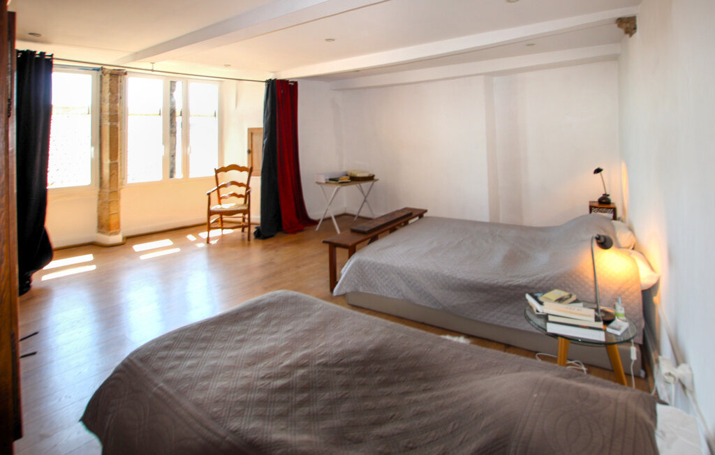 Maison dans la tour historique du château à Pélussin - Photo 13