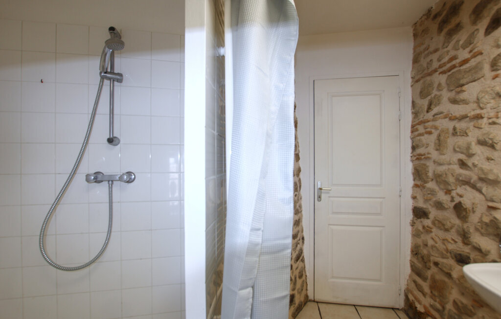 Maison dans la tour historique du château à Pélussin - Photo 16