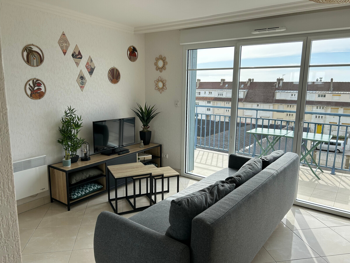 Appartement 2 chambres, balcon 13 m² à 200m de la plage - Photo 2