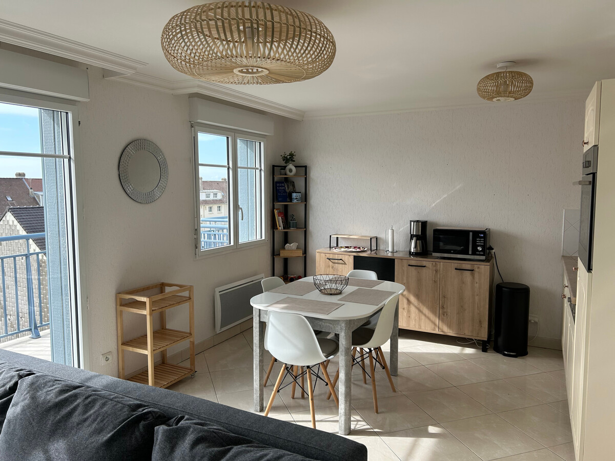 Appartement 2 chambres, balcon 13 m² à 200m de la plage - Photo 3