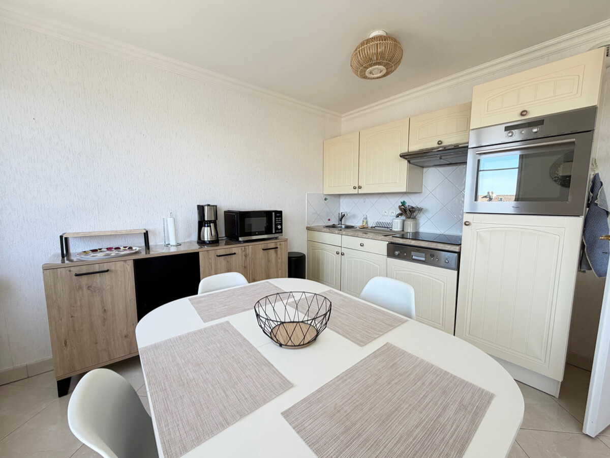 Appartement 2 chambres, balcon 13 m² à 200m de la plage - Photo 6
