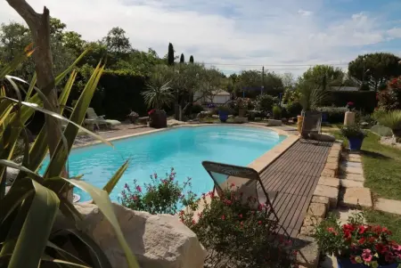 Villa avec piscine privée chauffée à Beauvoisin, 2 chambres : photo 1