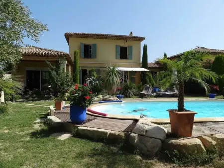 Villa avec piscine privée chauffée à Beauvoisin, 2 chambres : photo 3