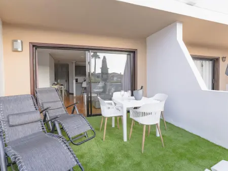 Appartement 1 chambre, terrasse vue montagne et piscine : photo 7