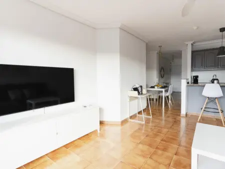 Appartement 1 chambre, terrasse vue montagne et piscine : photo 8
