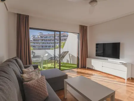 Appartement 1 chambre, terrasse vue montagne et piscine : photo 13