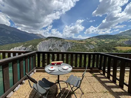 Studio 4 pers. Enchastrayes : terrasse vue montagne : photo 3