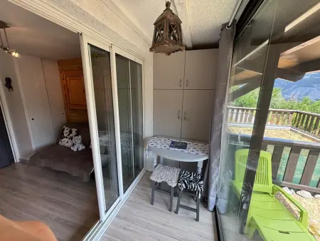 Studio 4 pers. Enchastrayes : terrasse vue montagne : photo 10