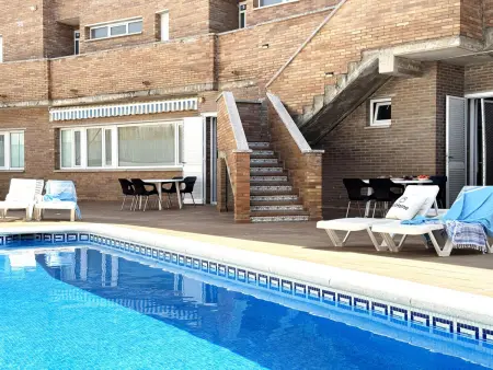 Appartement piscine et terrasse barbecue, 5 min plage : photo 3