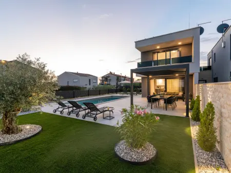 Villa Angelus, maison moderne avec piscine privée à Novigrad : photo 6