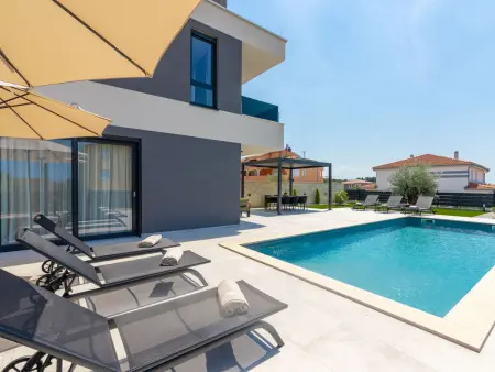 Villa Angelus, maison moderne avec piscine privée à Novigrad : photo 33