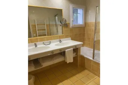 Villa La Colle Belle à Carros, piscine et spa : photo 9
