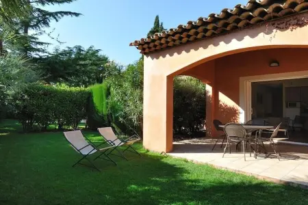 Villa La Colle Belle à Carros, piscine et spa : photo 11