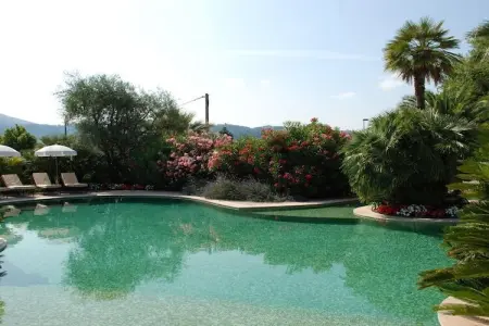 Villa La Colle Belle à Carros, piscine et spa : photo 12