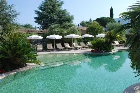 Villa La Colle Belle à Carros, piscine et spa : photo 13