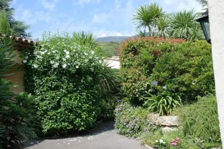 Villa La Colle Belle à Carros, piscine et spa : photo 19