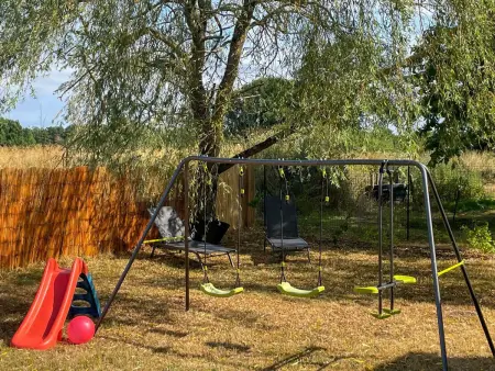 Gîte de plain-pied 4 pers. Orbigny, jardin clos et jeux : photo 35