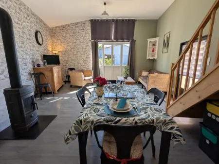 Studio aménagé dans ancien atelier - Courcôme : photo 3
