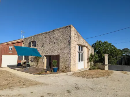 Studio aménagé dans ancien atelier - Courcôme : photo 5