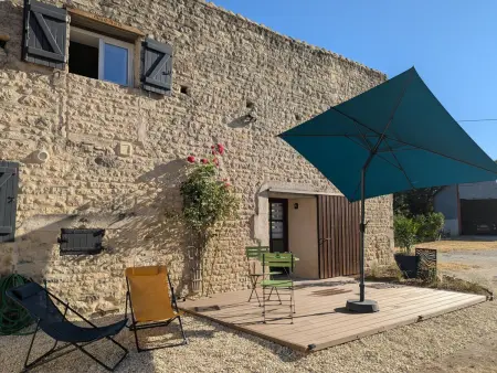 Studio aménagé dans ancien atelier - Courcôme : photo 9